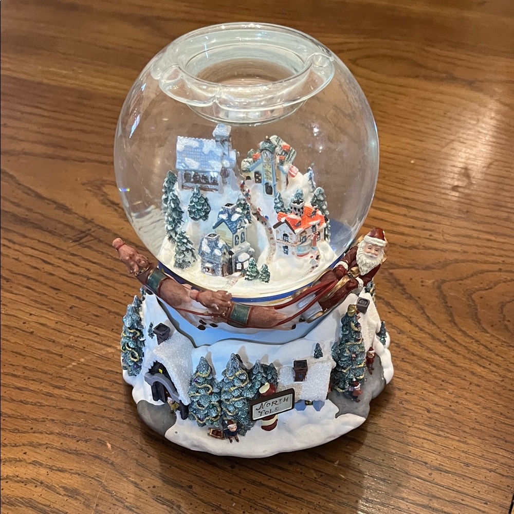 PartyLite Olde World Village‎ musical snow globe